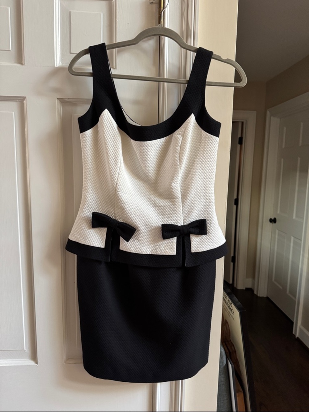 Vintage Ever Beauty black and white patterned dress with bows. Size 4.